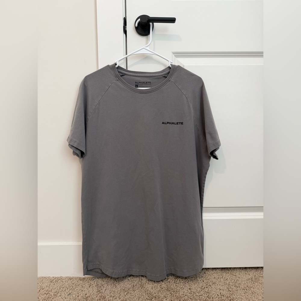 Alphalete Men's Short-Sleeve Crew Tee — Charcoal Gray